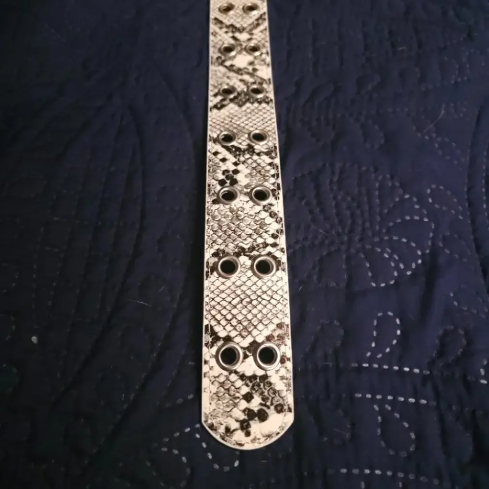 Python Print Wide Grommet Belt -- White/Black -- 44 in -- Good Condition